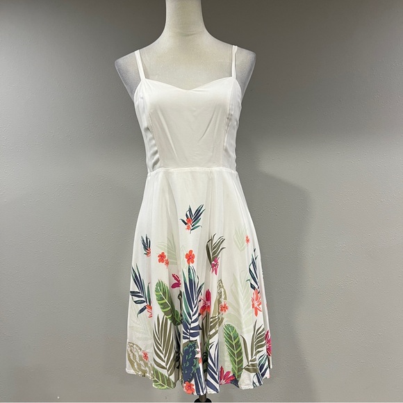 Old Navy Dresses & Skirts - Old Navy Floral White Summer mini Dress with straps size medium